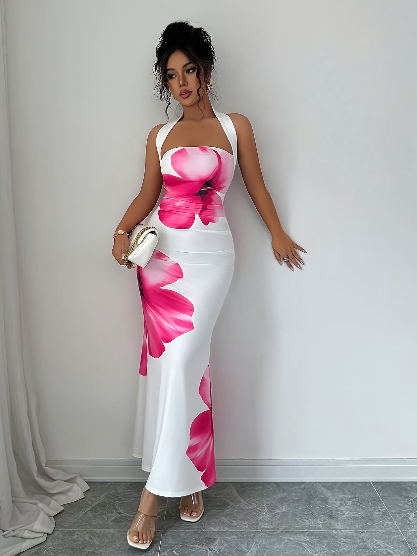 Zoe | Halternekjurk met bloemenprint