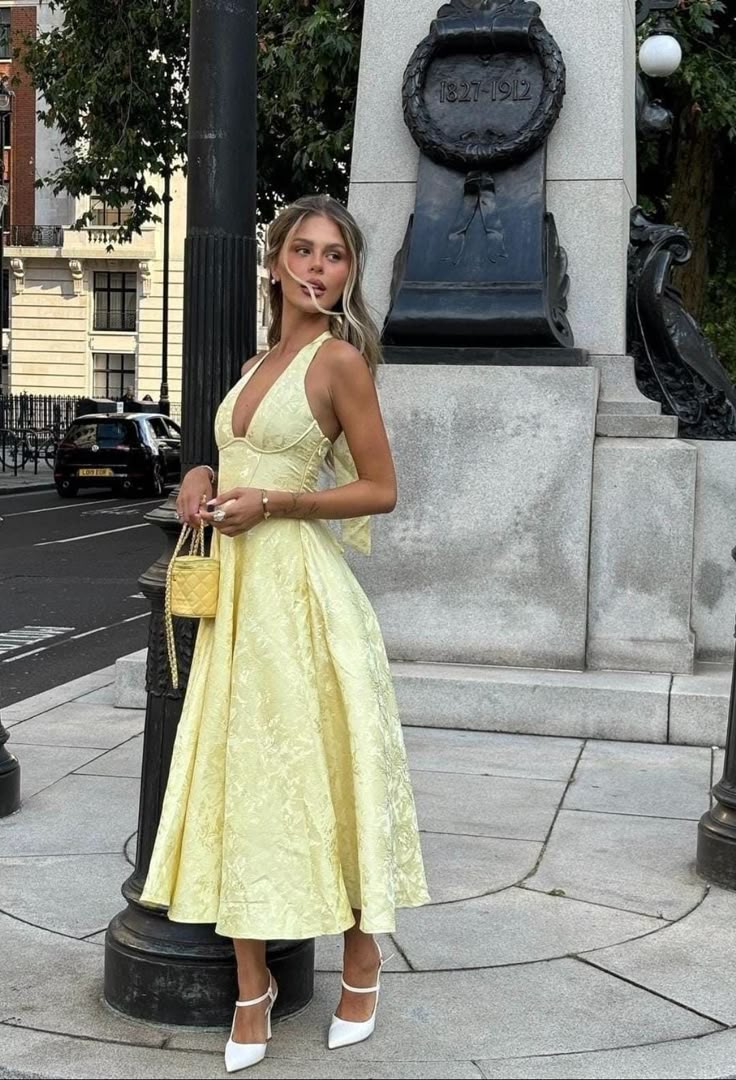 Esmeralda | Neckholder-Midikleid mit Ärmeln