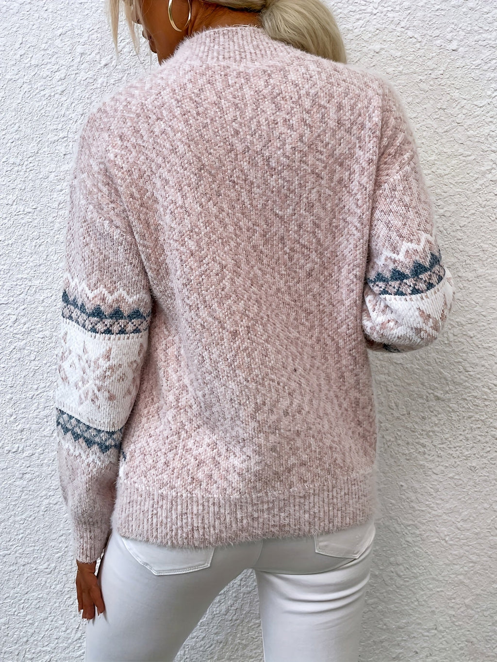 Noa Beaumont | Luxurious Knitted Sweater with Snowflake Pattern