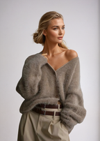 Cashmere sweater | V-neck and buttons