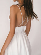 Phaedra™️ – Kleid mit Allure-V-Ausschnitt