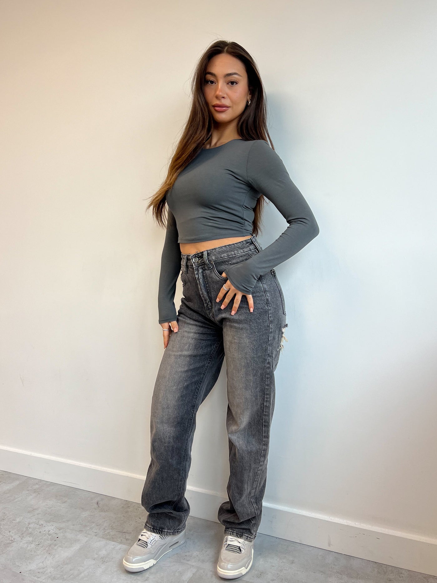 MAISON STRETCH-JEANS MIT STRASS-STEINEN DUNKELGRAU