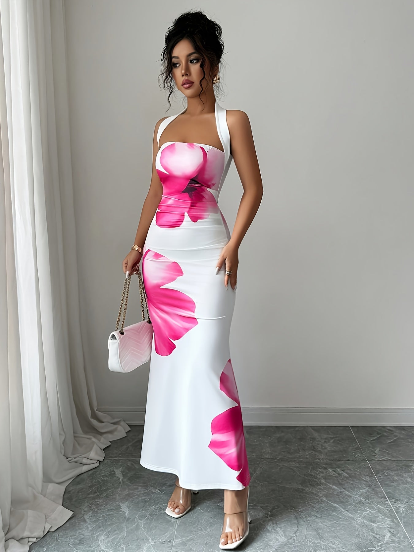 Zoe | Halternekjurk met bloemenprint