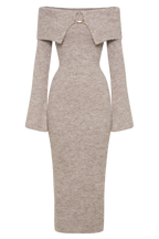 Baxter Off-Shoulder Knit Dress – Luxe Comfort en Tijdloze Glamour