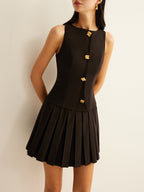 Hanleya | Ärmelloses Kleid mit Falten und Metallknöpfen