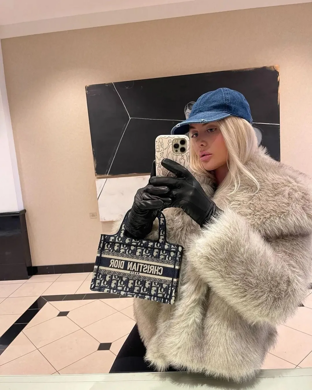 Sofiay | Trendy jas van imitatiebont