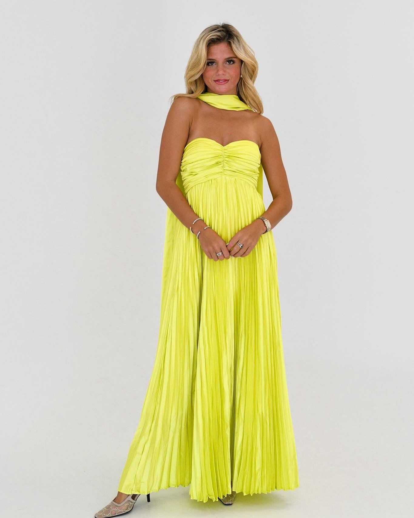 Brienne | Gelbes plissiertes trägerloses Maxikleid