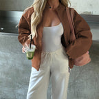 Denise Olof | Locker sitzende Strickjacke mit kontrastierenden Akzenten