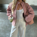 Denise Olof | Locker sitzende Strickjacke mit kontrastierenden Akzenten