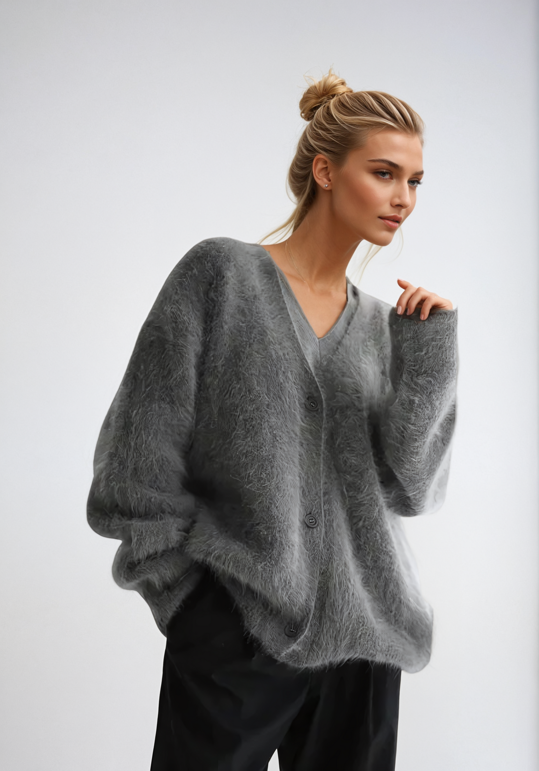 Cashmere sweater | V-neck and buttons