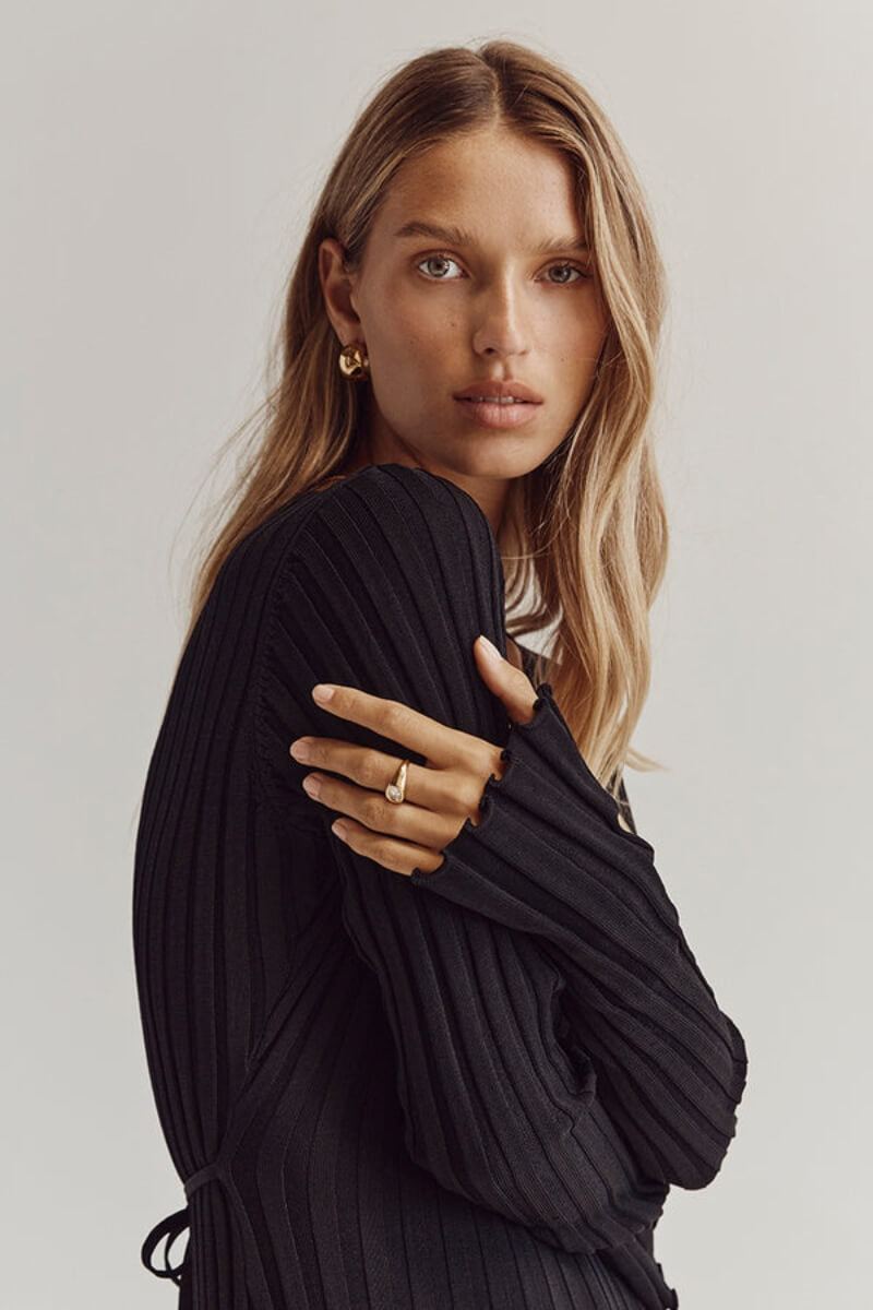 Maria™ | Gestricktes Midikleid mit V-Ausschnitt