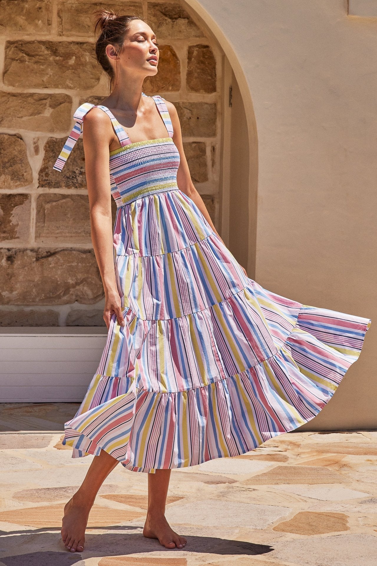 Viraelis – Luftiges Midikleid mit Smok-Detail