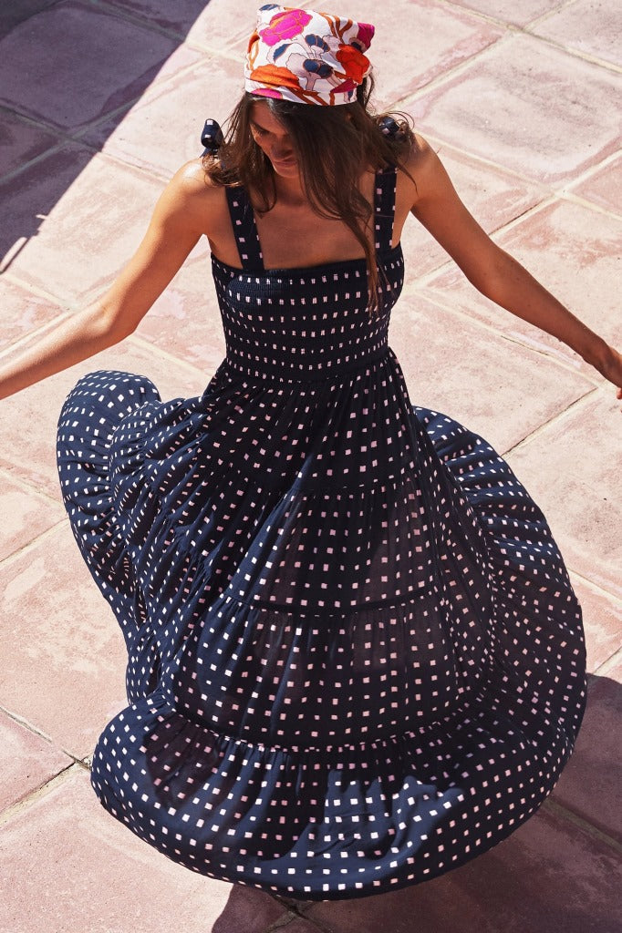 Viraelis – Luftiges Midikleid mit Smok-Detail