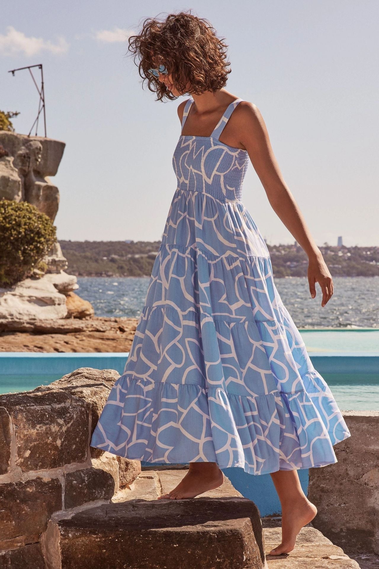 Viraelis – Luftiges Midikleid mit Smok-Detail