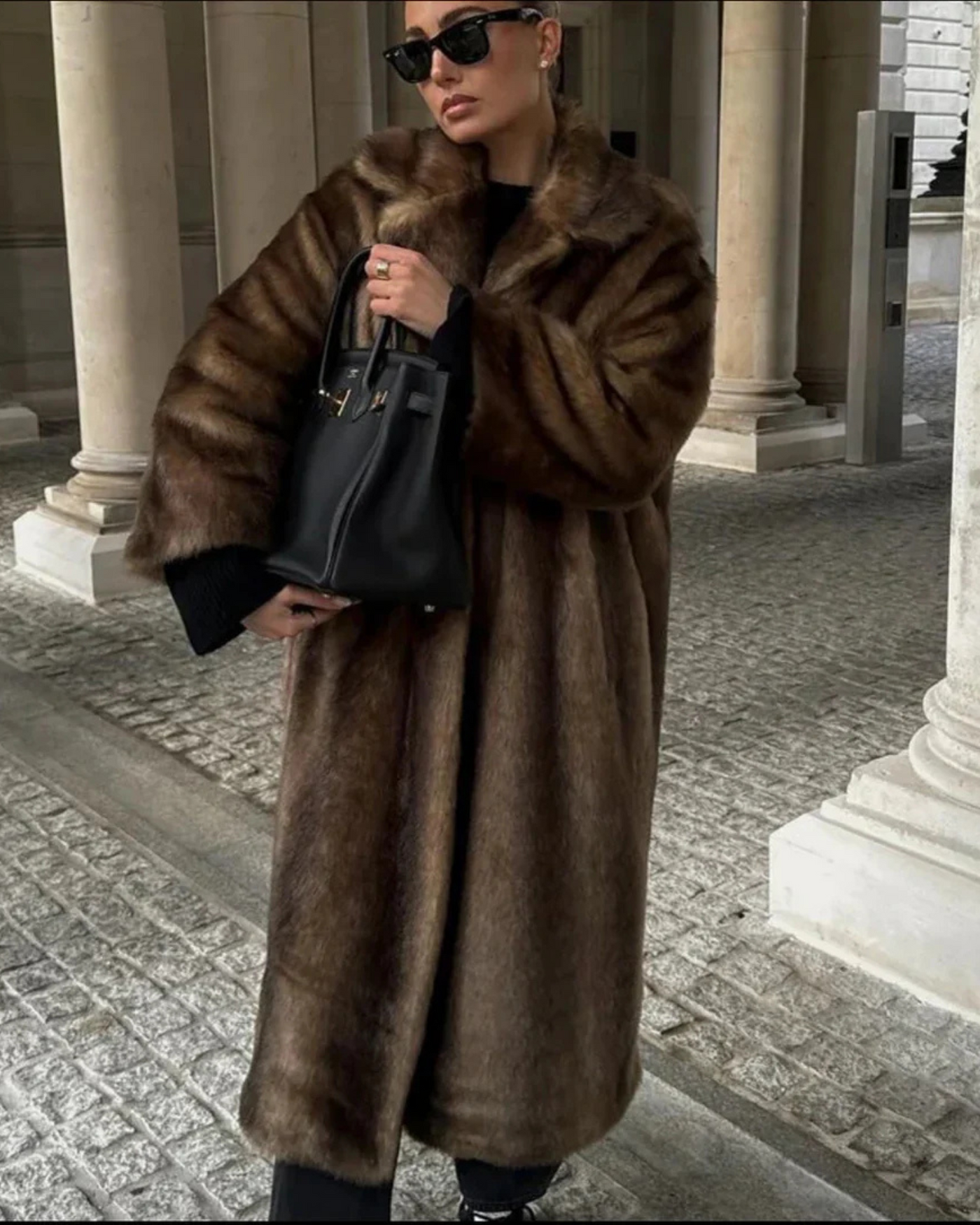 Luna – Luxuriöser, eleganter Pelzmantel 