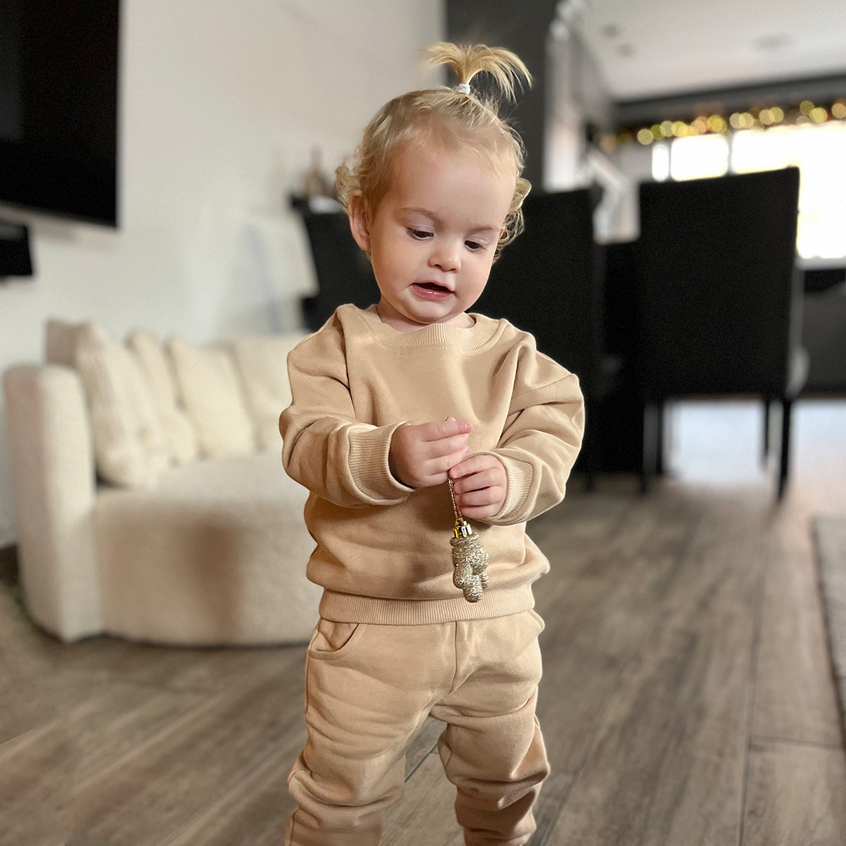 Lola™ – Augenöffnender Lounge-Anzug