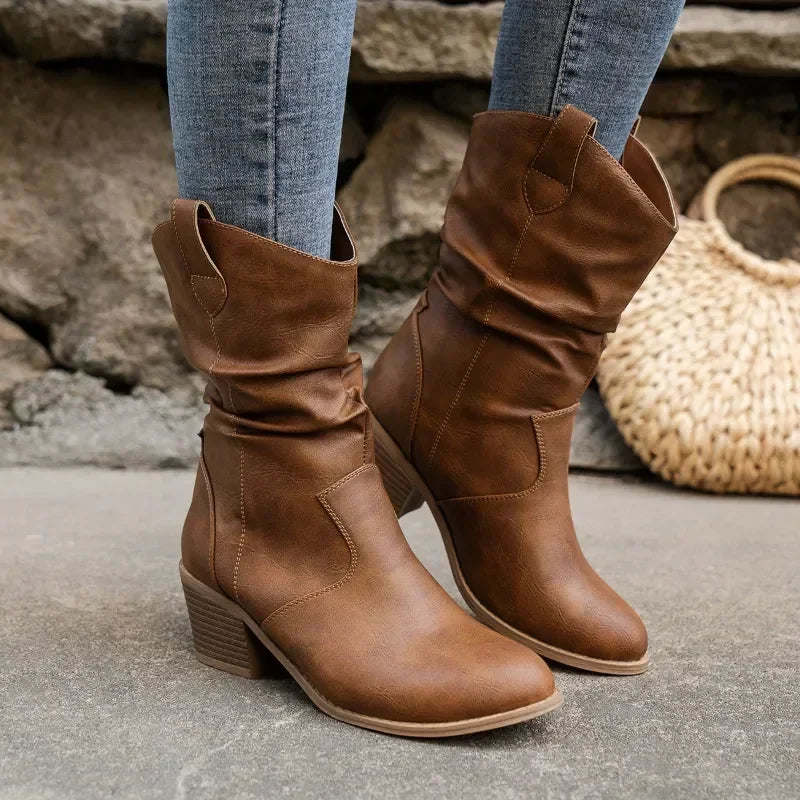 THE LOANA BOOTS