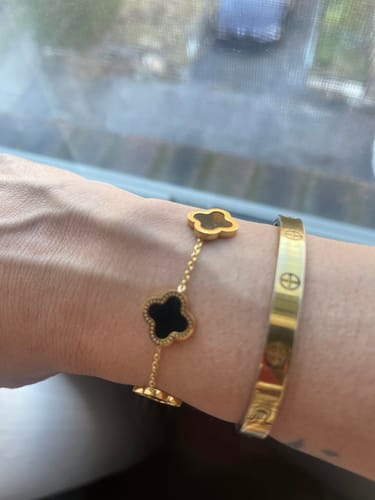 Gold clover bracelet