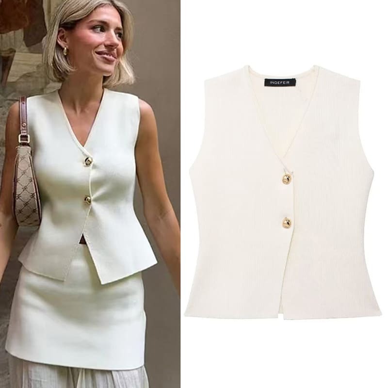 Manelia | Gouden knoop gebreid vest en lange rok