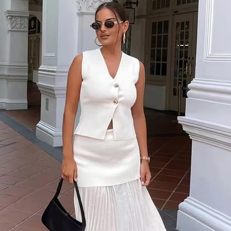 Manelia | Gouden knoop gebreid vest en lange rok