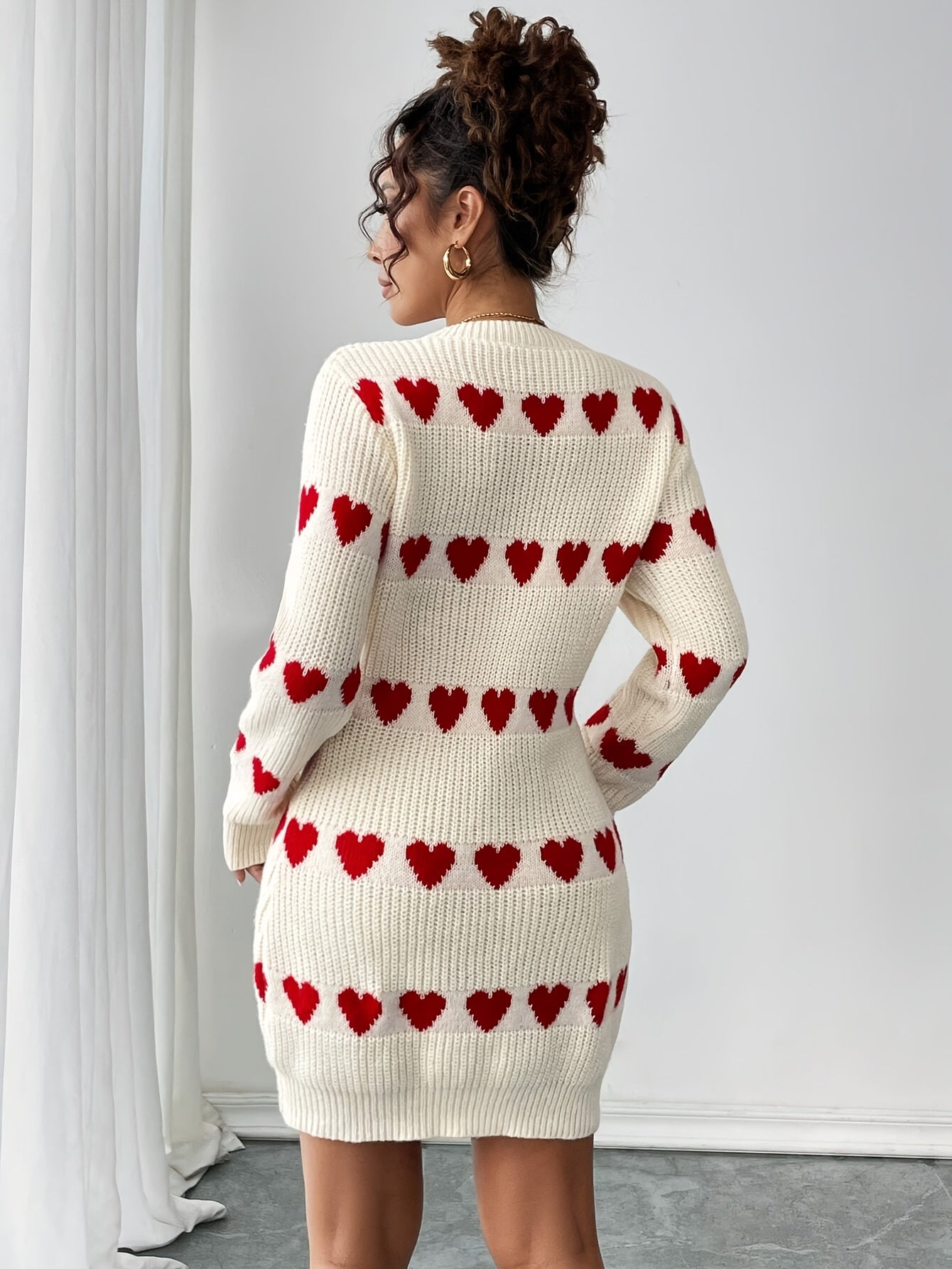 Lotte | Stilvolles Strickkleid mit Herzmuster