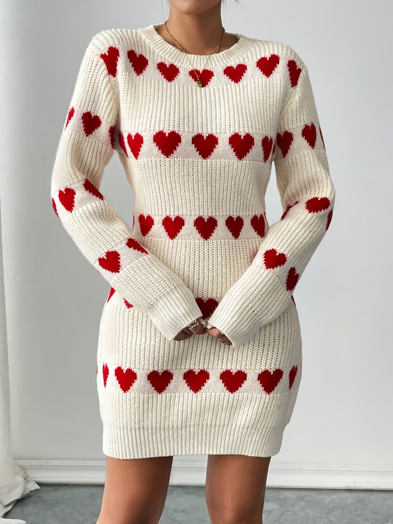 Lotte | Stilvolles Strickkleid mit Herzmuster