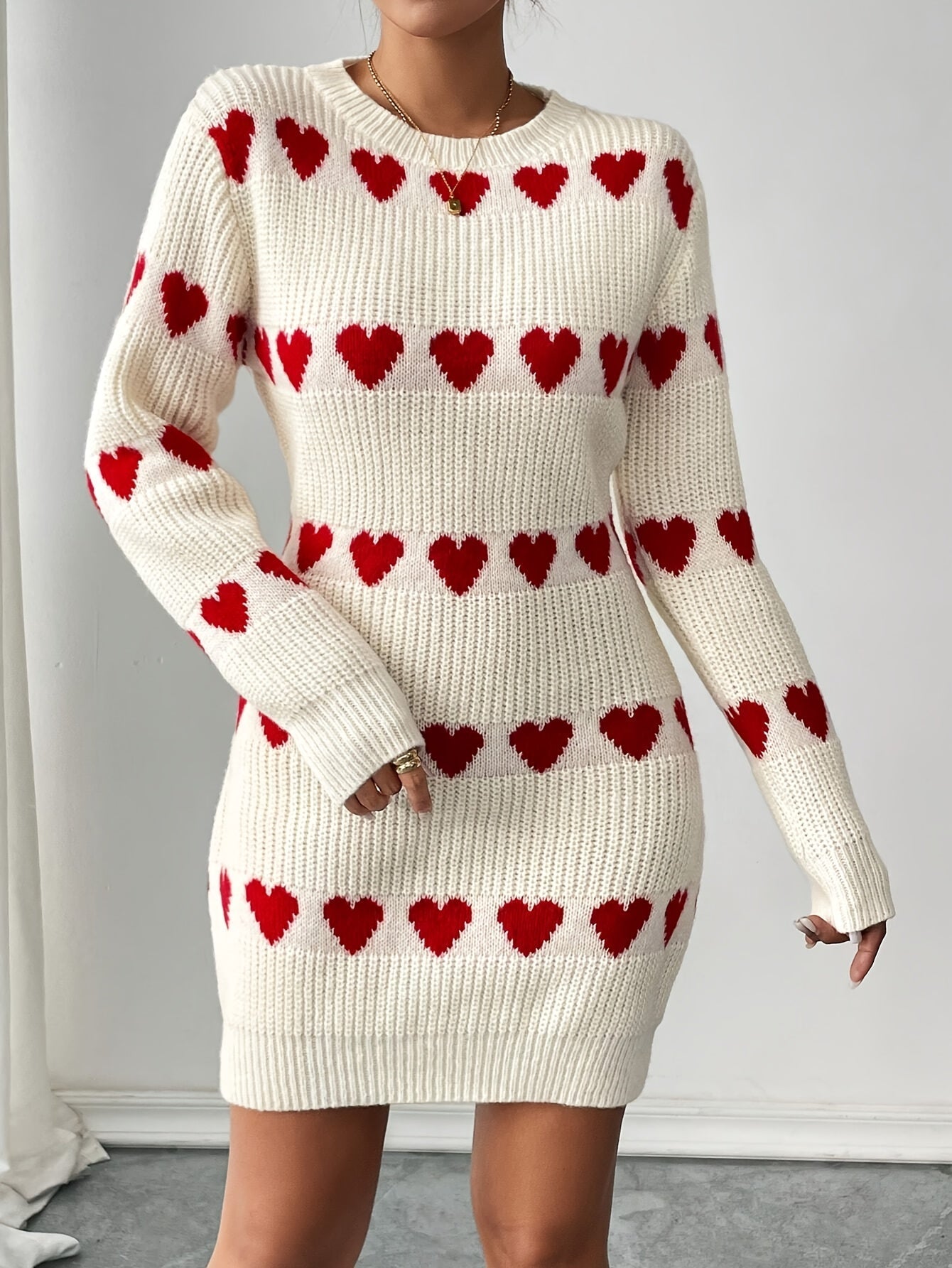 Lotte | Stilvolles Strickkleid mit Herzmuster