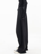 Farah™ – Weite schwarze Hose mit asymmetrischem Design