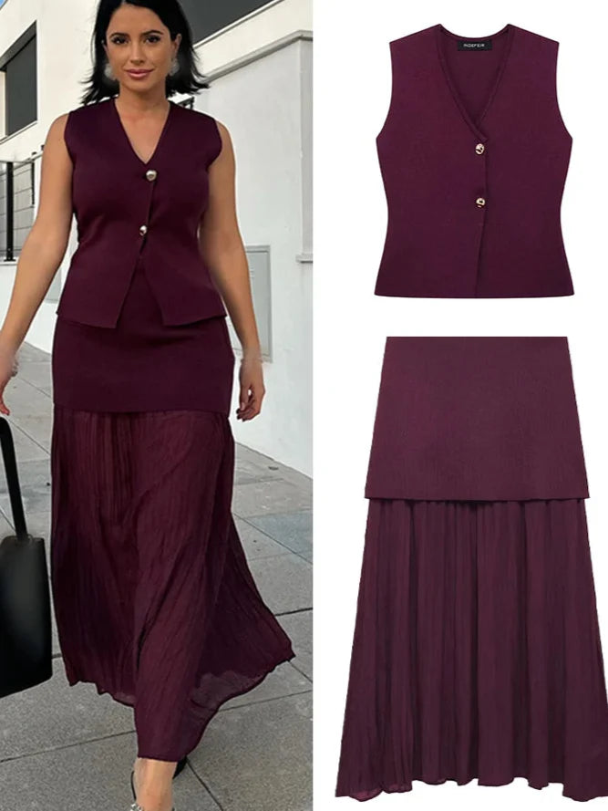 Manelia | Strickjacke und langer Rock mit goldenen Knöpfen