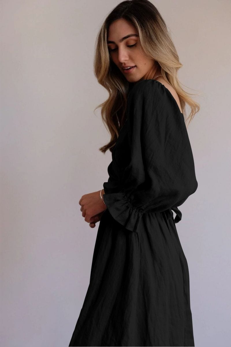 Tana | French Dress with Ruffles and Sleeves